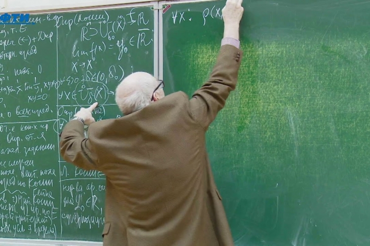 Təhsildə köhnə sistemin təsiri: “Bəzi yaşlı müəllimlər şiddətə meyilli olur”