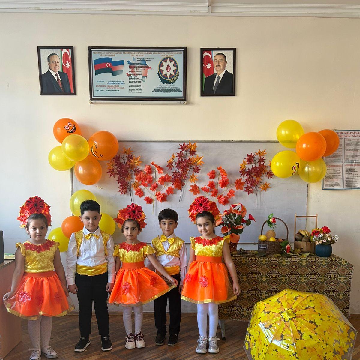 Sevgidən payız düzəldən balacalar - FOTOLAR