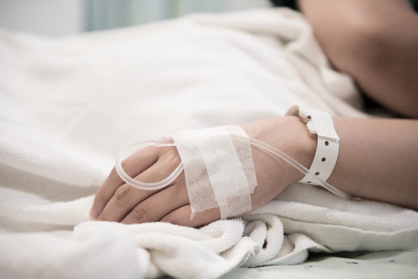 Elektrik cərəyanı vuran 21 yaşlı şəxs xəstəxanada ölüb