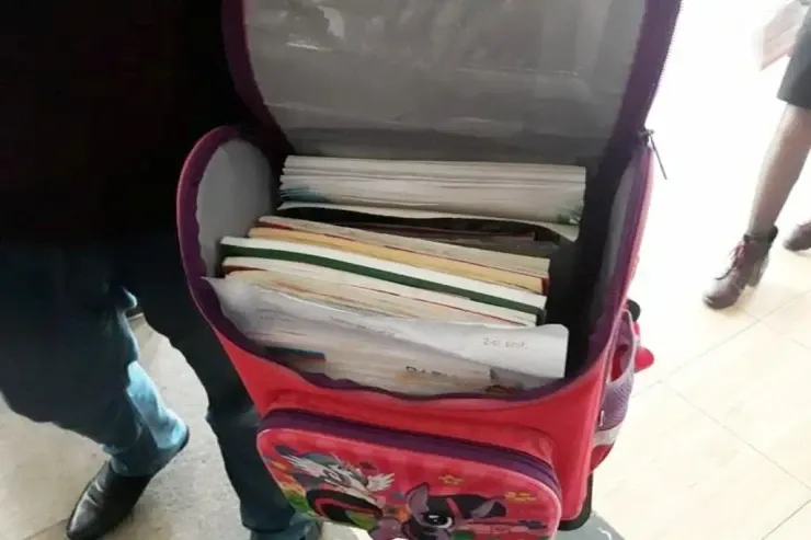 Şagirdin çantasına girən müəllim cəzalandırıldı