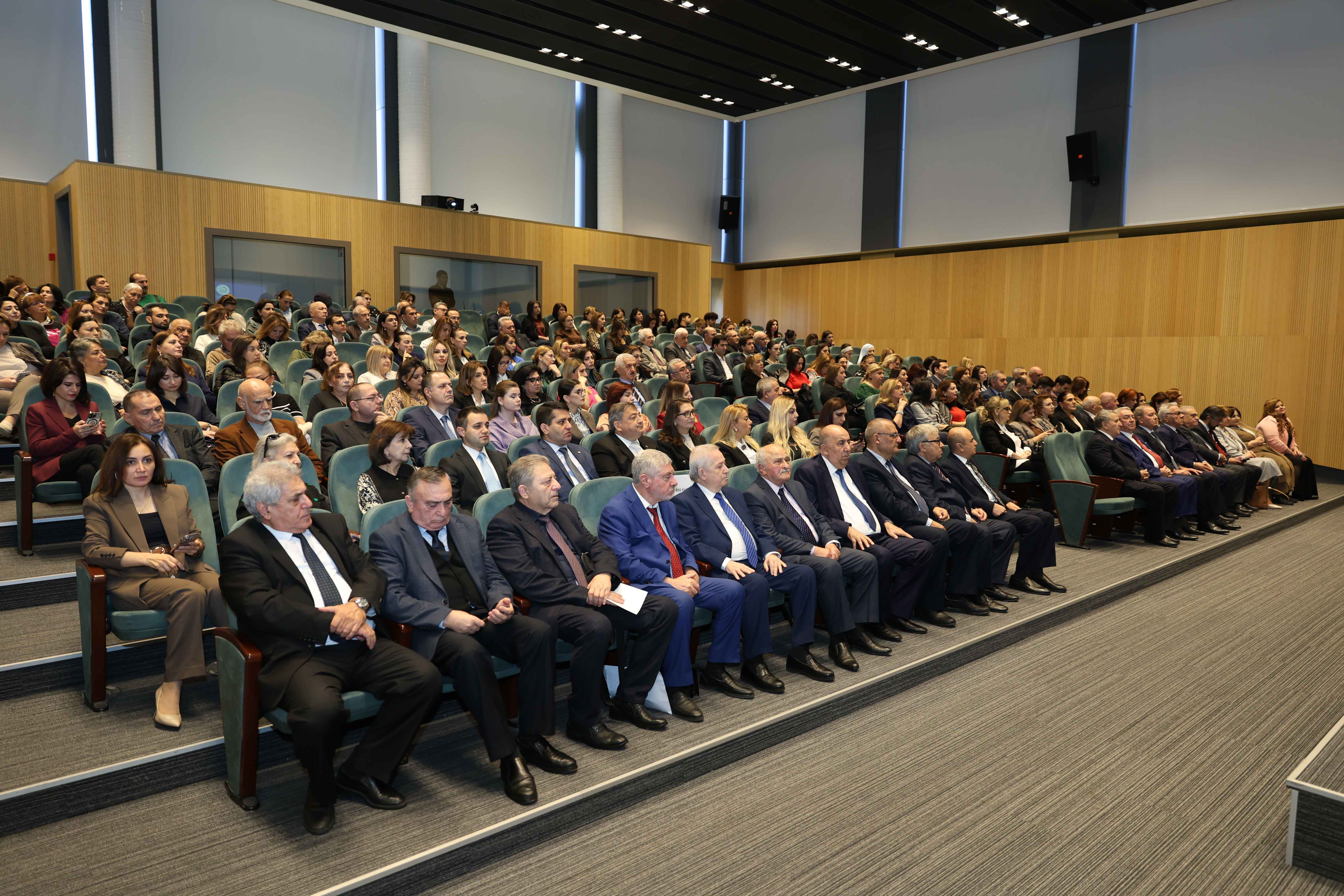 UNEC-də AMEA-nın 80 illik yubileyi qeyd olunub