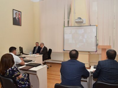 İdarəçilik akademiyasında məmurlara təlim keçirilib 