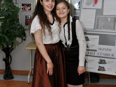 Məktəbdə dərs deyən arfaçı xanım: “Anam dedi, səndən müəllim olmaz” - VİDEO