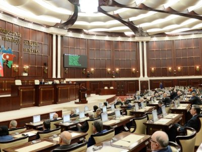 “Təhsil haqqında” Qanun dəyişir - Kurikulumların təsdiqi dövlətin vəzifələri sırasından çıxarılır