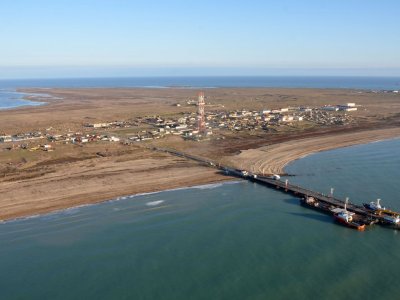 Adada yerləşən Bakı məktəbi - Dərsə helikopter və gəmi ilə gedən müəllimlər -VİDEO