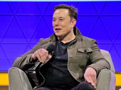 Tesla şirkətində proqramçı işləmək üçün diploma ehtiyac yoxdur – Elon Musk