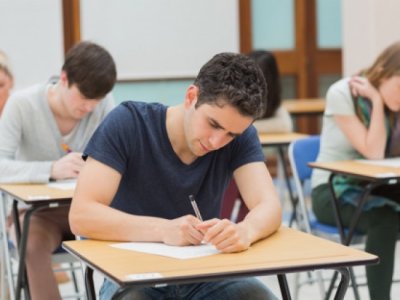 Ekspertdən imtahan çaşqınlığa şərh: “Bu tarixlər nisbidir, dəyişə də bilər”