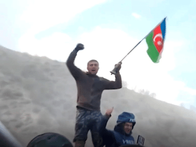 Ağır döyüşdən qayıdan əsgərlərimizin sevinci - Video