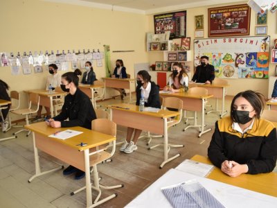Bu gün 9 minə yaxın şagird buraxılış imtahanı verəcək  