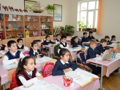 Birinci siniflərə qəbul davam edir