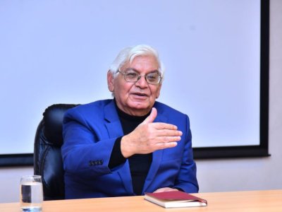 Dünyaca məşhur alimdən Bakı məktəblilərinə ustad dərsi - Yaddan çıxmayacaq görüş -VİDEO