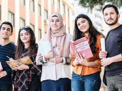 Ali təhsildə geyim qaydası?-Universitet bunu tələbələrlə müzakirə etməlidir...