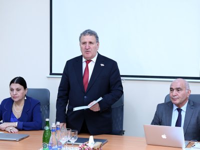 AMEA-da “Heydər Əliyev İli”nə dair konfrans keçirilib