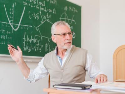 Təqaüd yaşına çatmış müəllim hansı halda fəaliyyətinə davam edə bilər?- Diqqət