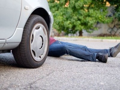 Tələbəni maşın vurdu