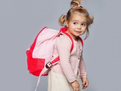 Ağır məktəbli çantalarından qurtulmağın yolu