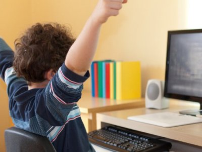 Uşaqlar kompüter qarşısında nə qədər otura bilər?..