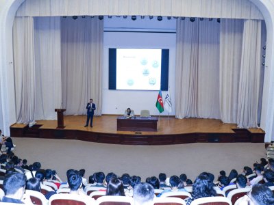 Tələbələr elektron xidmətlərlə bağlı maarifləndirilib