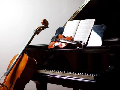 Konsertmeyster bir növbə ərzində 3 abituriyenti müşayiət edə bilər