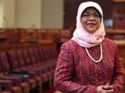 Qadın prezident tələbələr qarşısında çıxış edib