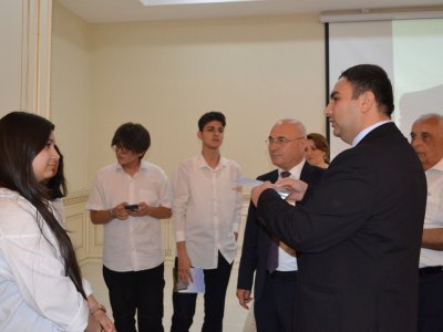 Məktəblilər AzMİU haqqında məlumatlandırılıb