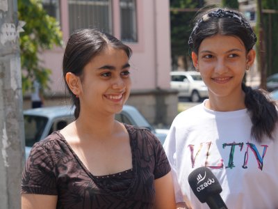 Sertifikasiyada maraqlı AN: ”Müəllimimizə dəstək üçün gəlmişik”