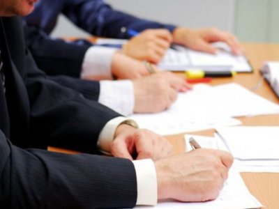 Dövlət qulluğundakı rəhbər vəzifələrə imtahan keçiriləcək