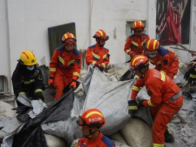 Məktəb tavanı uçub, 9 nəfər ölüb