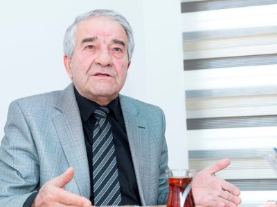 Yazıçı Seyran Səxavət: Azərbaycan dili reanimasiyadadır