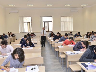 Narazılıq : “Magistraturaya qəbulda xarici dildən esse tələbi düzgün deyil”