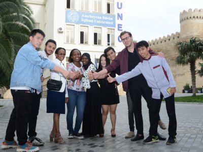 Azərbaycanda təhsil alan əcnəbilərin sayı... - Rəsmi CAVAB