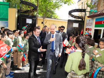 Bilal Ərdoğan Bakıda lisey və institutu ziyarət edib