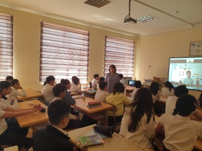 İngilis dilini tədris edən “Örnək müəllim”dən maraqlı dərs – VİDEO + FOTOLAR