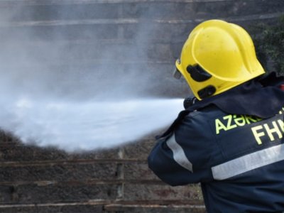 Yaşayış binasındakı yanğın söndürüldü: Bağça uşaqları təxliyə edilib