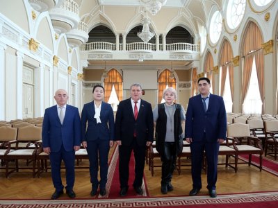 AMEA prezidenti görüş keçirib