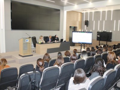 Buraxılış və qəbul imtahanlarındakı tapşırıqlara dair məşğələlər keçirilib