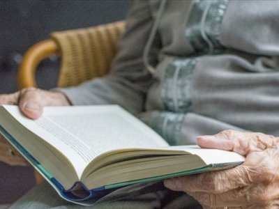 Təhsilli insanlar daha yavaş qocalırlar - Tədqiqatçılar