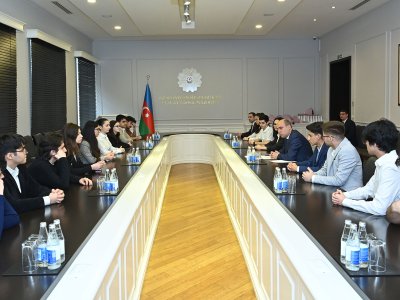 Emin Əmrullayev olimpiada qalibləri ilə görüşüb