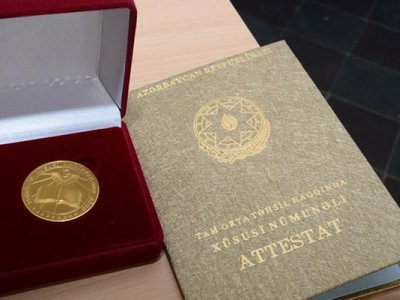 Məzunlar qızıl və gümüş nişanla təltif OLUNURLAR