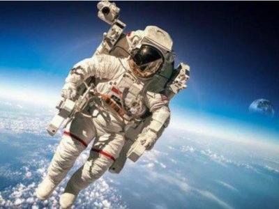 Turistlər ilk dəfə kosmosa çıxıblar