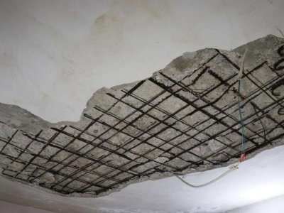 Sinfin tavanı çökdü, müəllim və şagirdlər təxliyə olundular