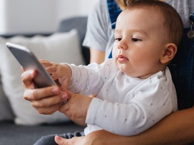 “Savadlı valideynlər uşaqlarını mobil cihazlardan qoruyur”