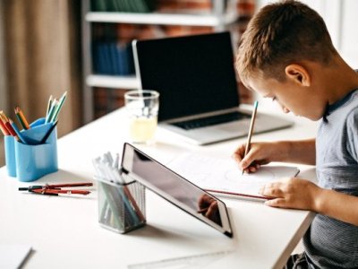 Müəllim cavabı paylaşır, şagird köçürür - Bəs bu təhsildir?