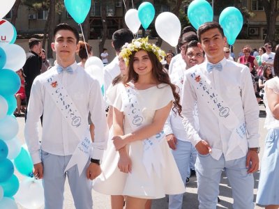 “Son Zəng”: Mədəniyyət göstəricisi, yoxsa təmtəraq yarışı?