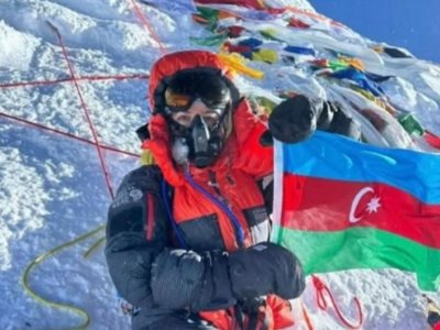 Everesti fəth edən müəllim: Universitet oxumaqla, diplom almaqla bitmir...