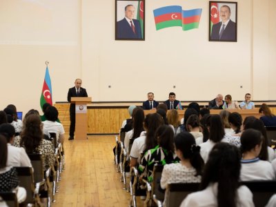 Şəkidə müəllim və şagirdlərlə görüş keçirilib