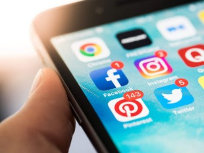 Yaşı 16-dan az olanlara sosial mediadan istifadənin qadağan olunması təklif edilib