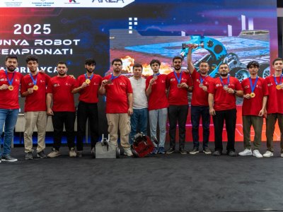 Azərbaycanlı gənclər robot döyüşündə qalib gəldi