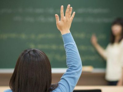 Müəllimlikdə gənclərin payı: Azərbaycan dünya ölkələrini QABAQLAYIR