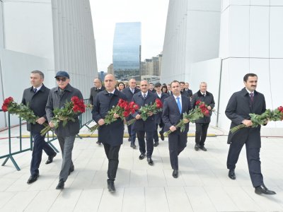 Elm və Təhsil Nazirliyinin rəhbərliyi Zəfər Parkını ziyarət edib